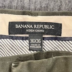 Banana Republic Aiden Olive Chino Sz 36 x 36